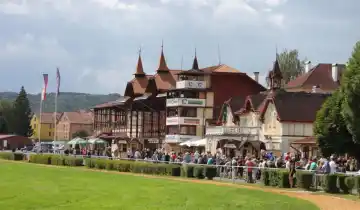 Golfové hřiště + závodiště