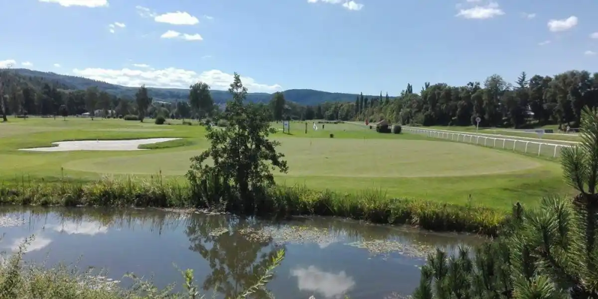 Golfové hřiště