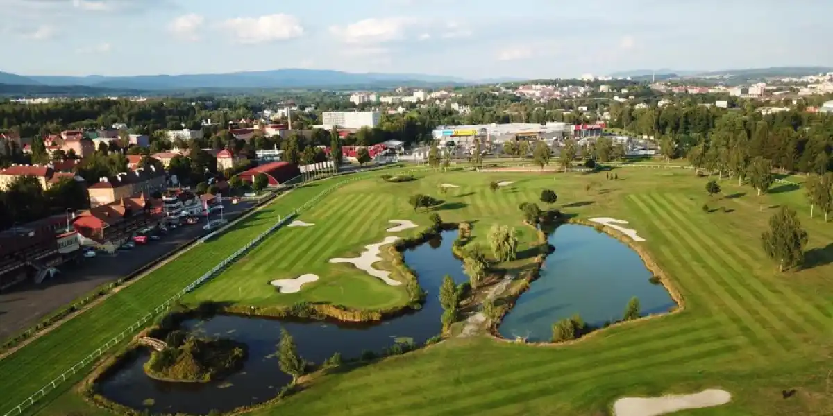 Golfové hřiště