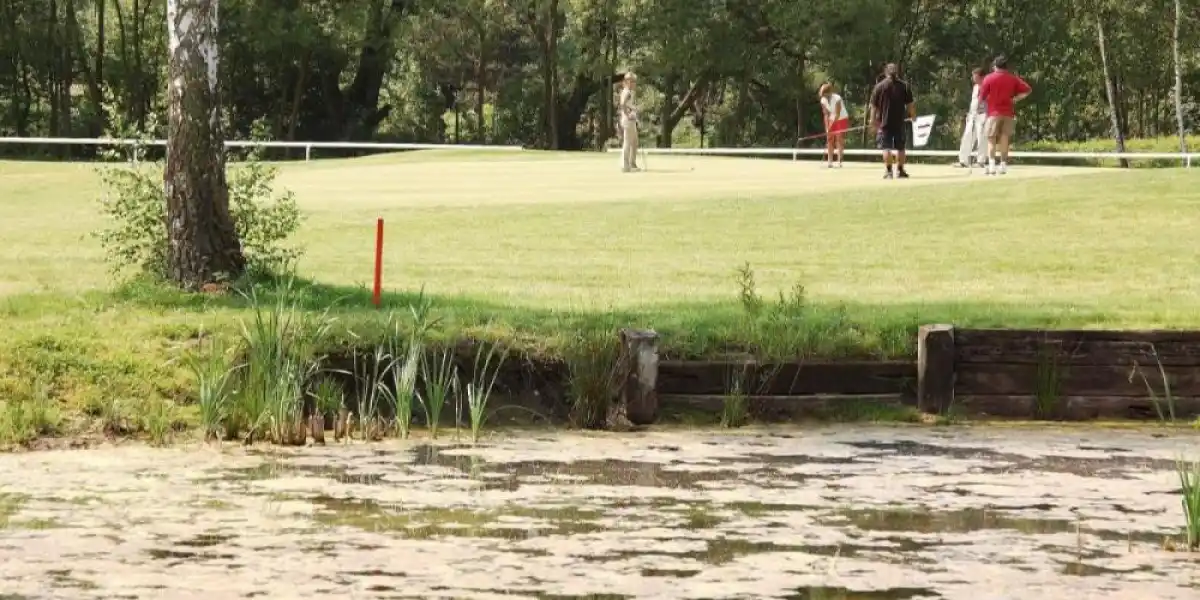 Golfové hřiště
